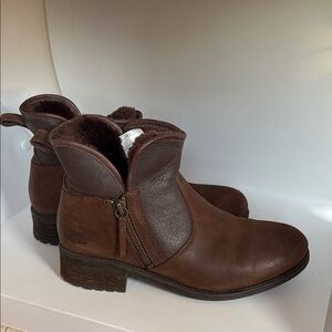 UGG LaVelle Stout Chocolate Brown Ankle Boots 8.5
